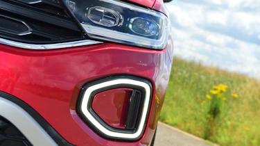 Volkswagen T-Roc - front headlight