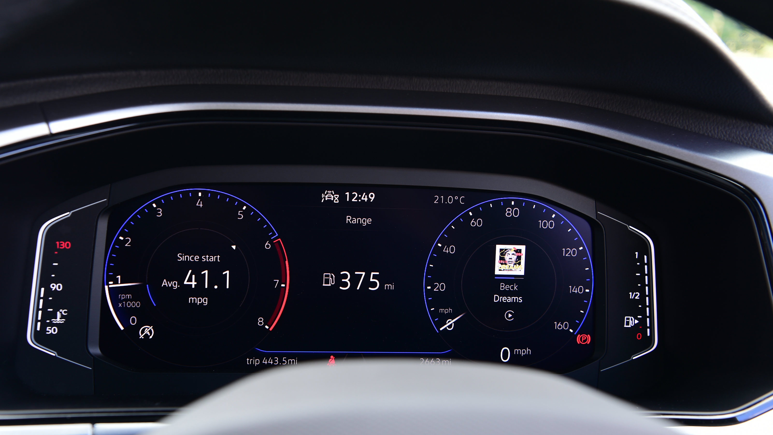 Volkswagen T-Roc - digital drivers display 