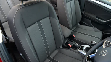 Volkswagen T-Roc - front seats