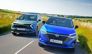 Nissan Qashqai and Kia Sportage - front tracking
