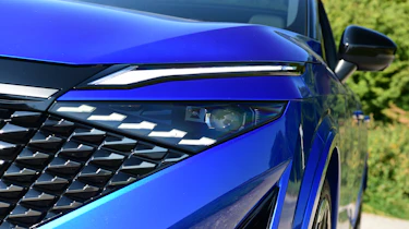 Nissan Qashqai - front headlight