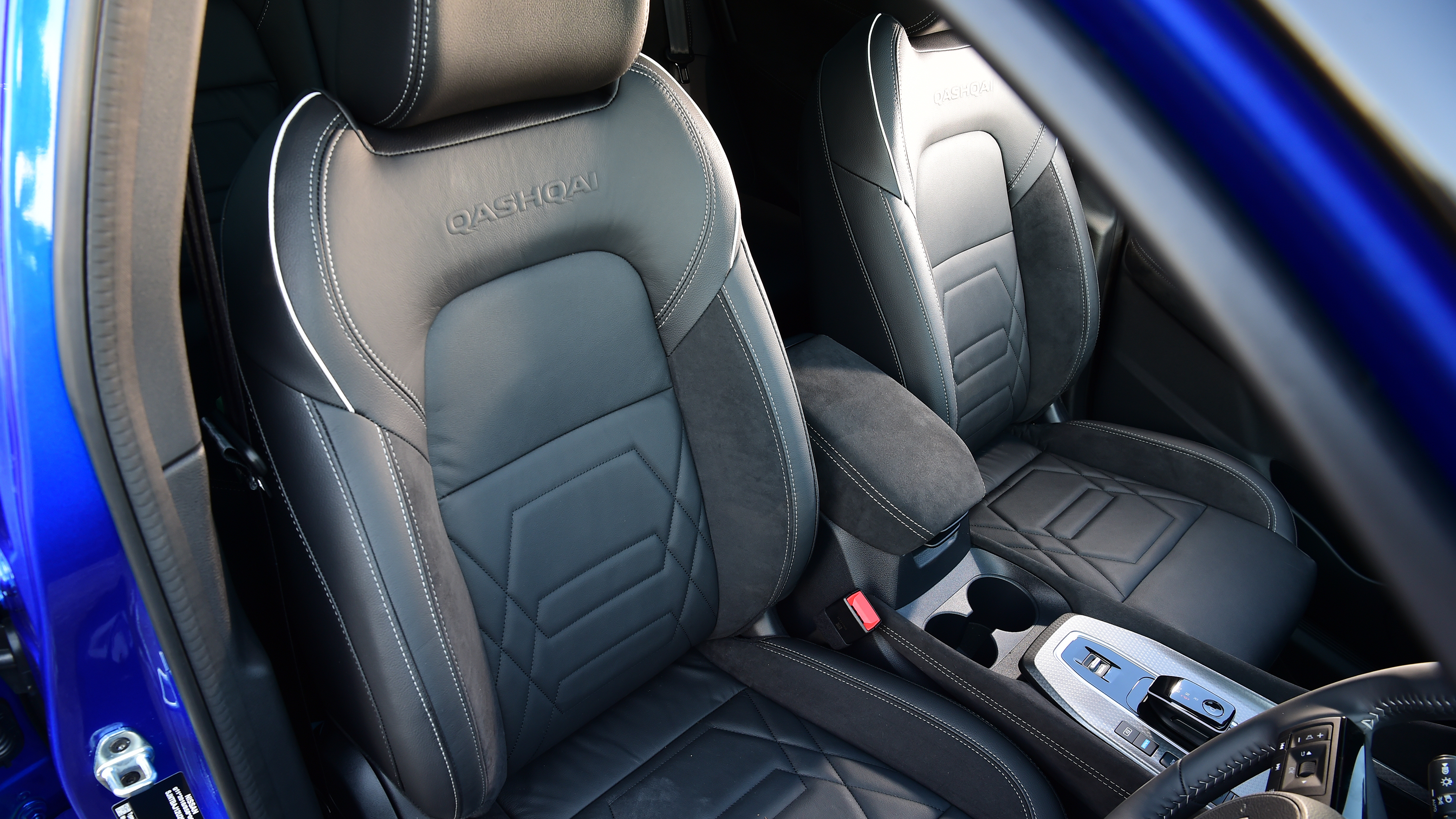 Nissan Qashqai - front seats 