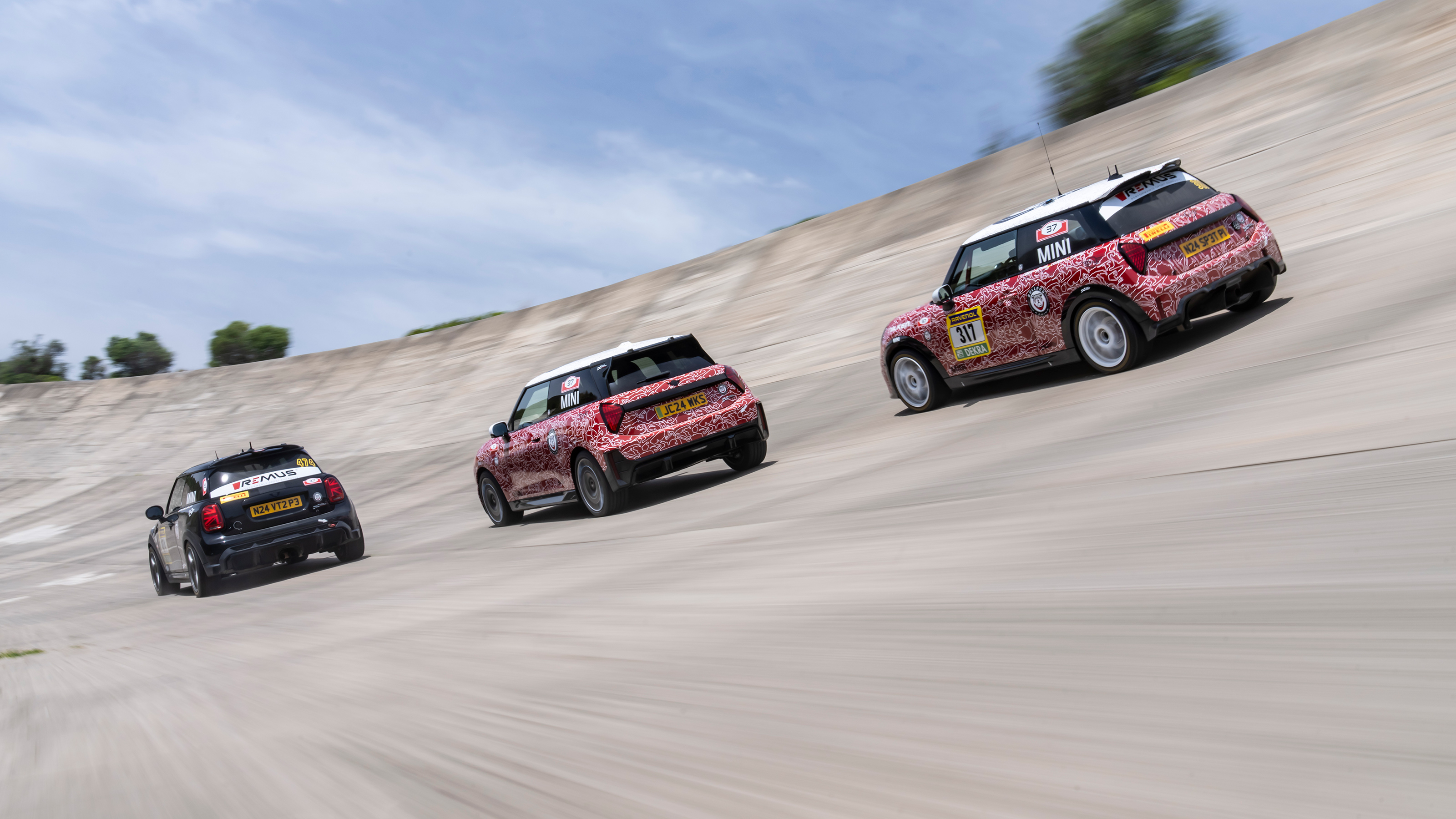 MINI Cooper JCW models on banked circuit - rear tracking