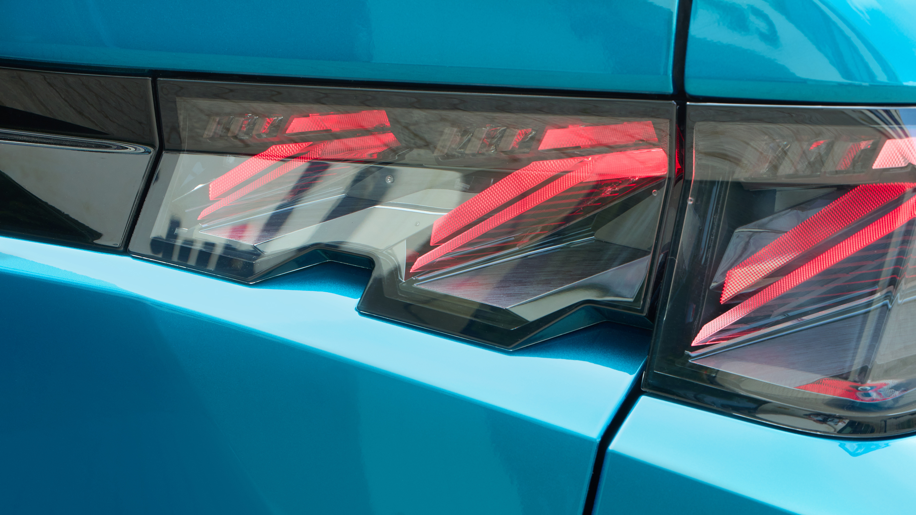 Peugeot 3008 Hybrid - tail light