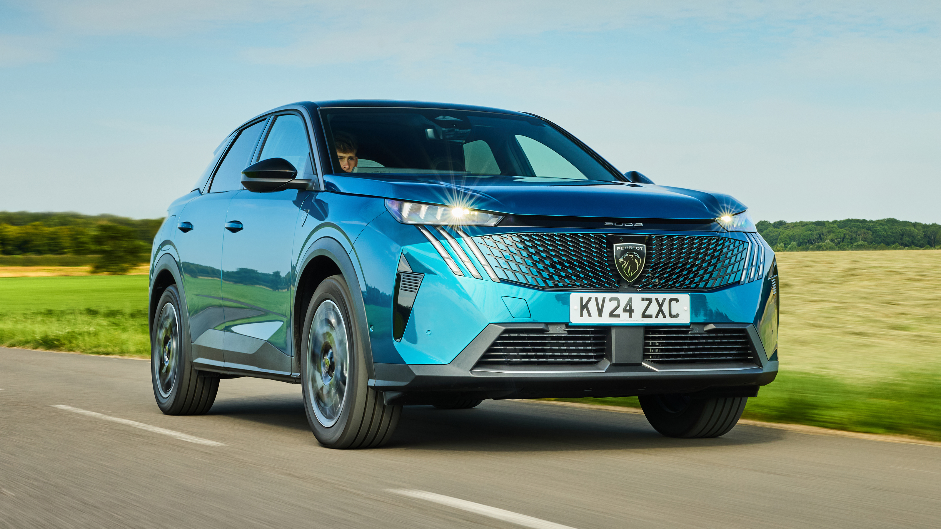 Peugeot 3008 Hybrid - front tracking