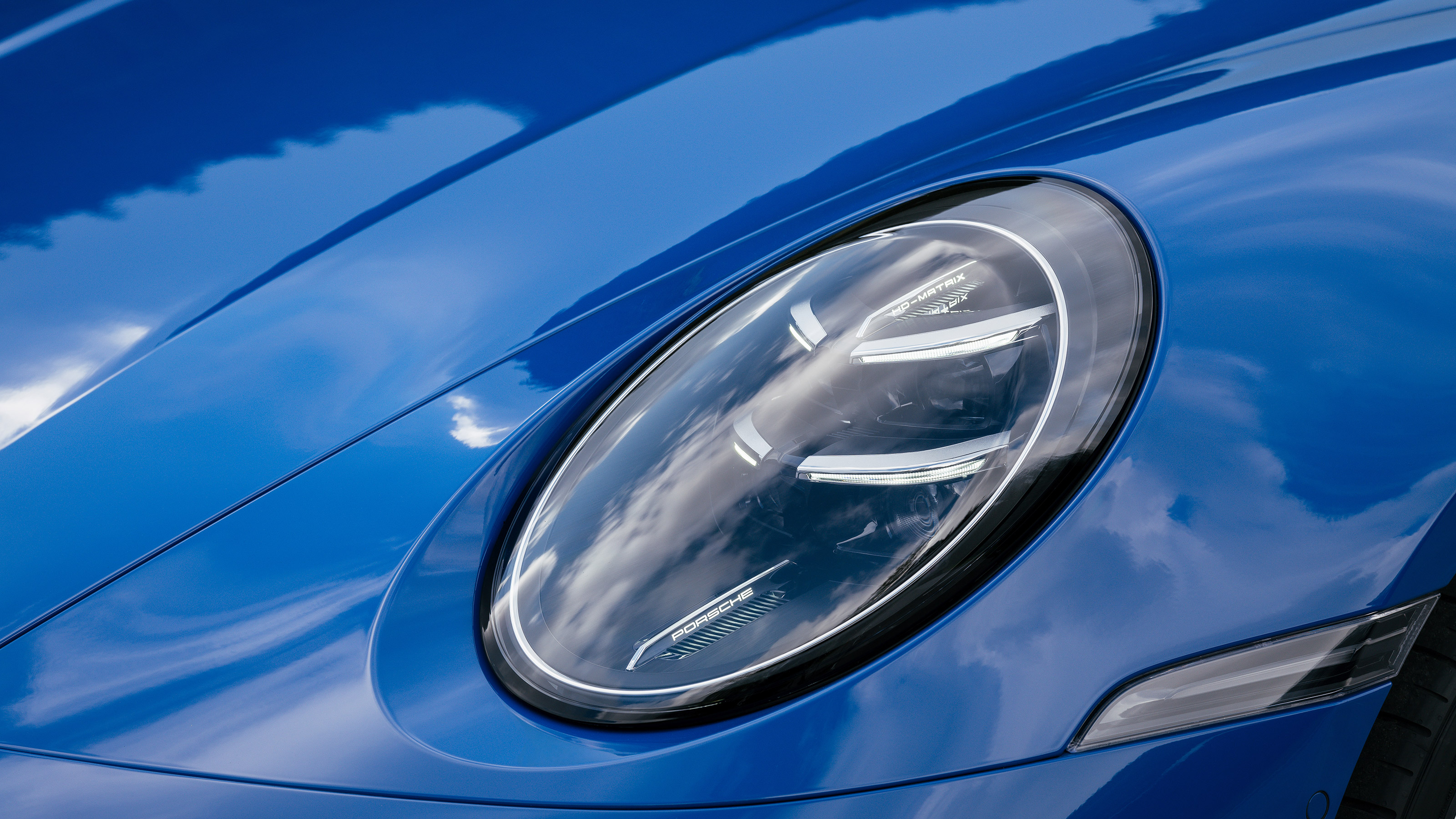 Porsche 911 Carrera - front light