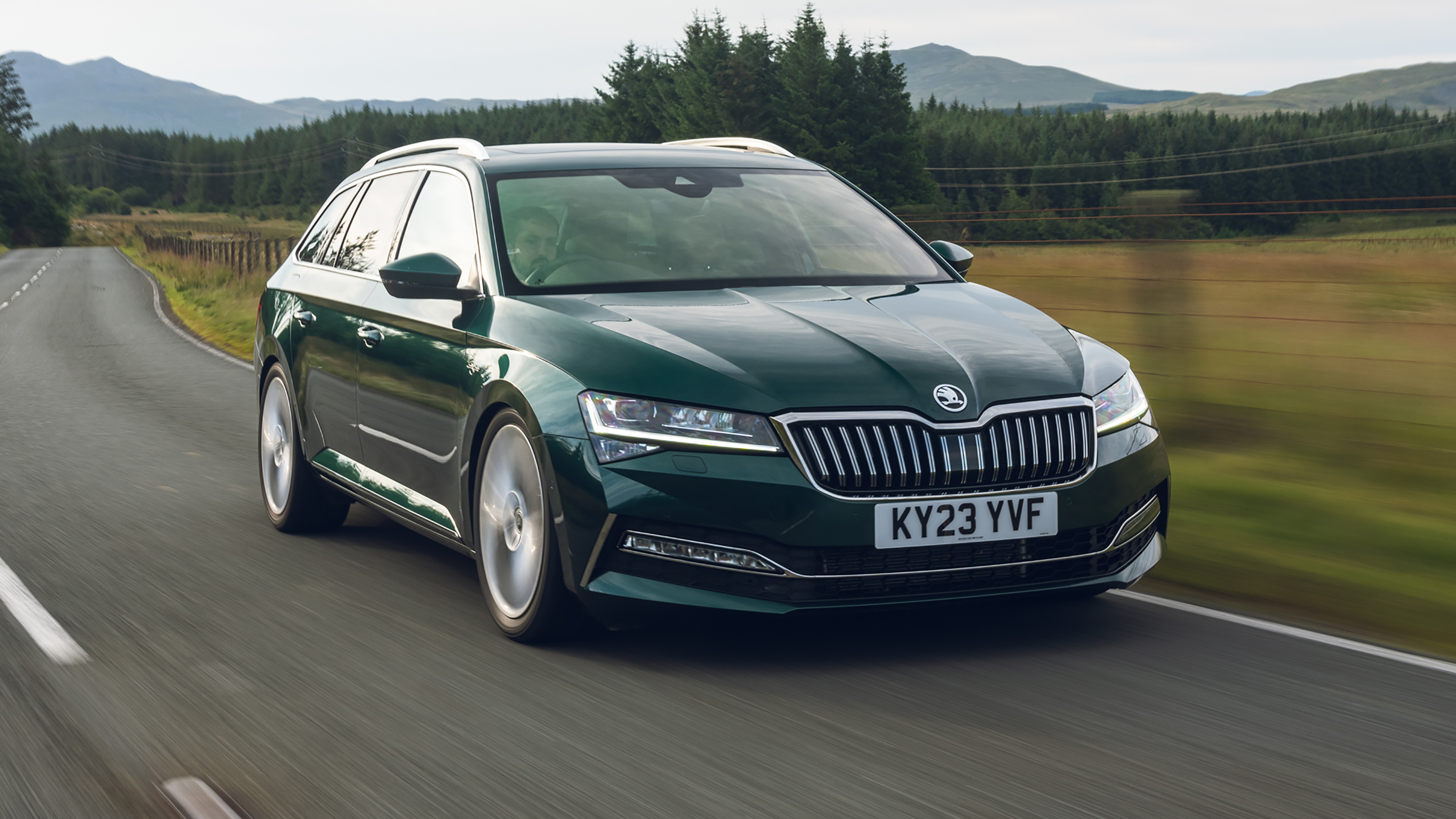 Skoda Superb Sleeper Edition - front tracking