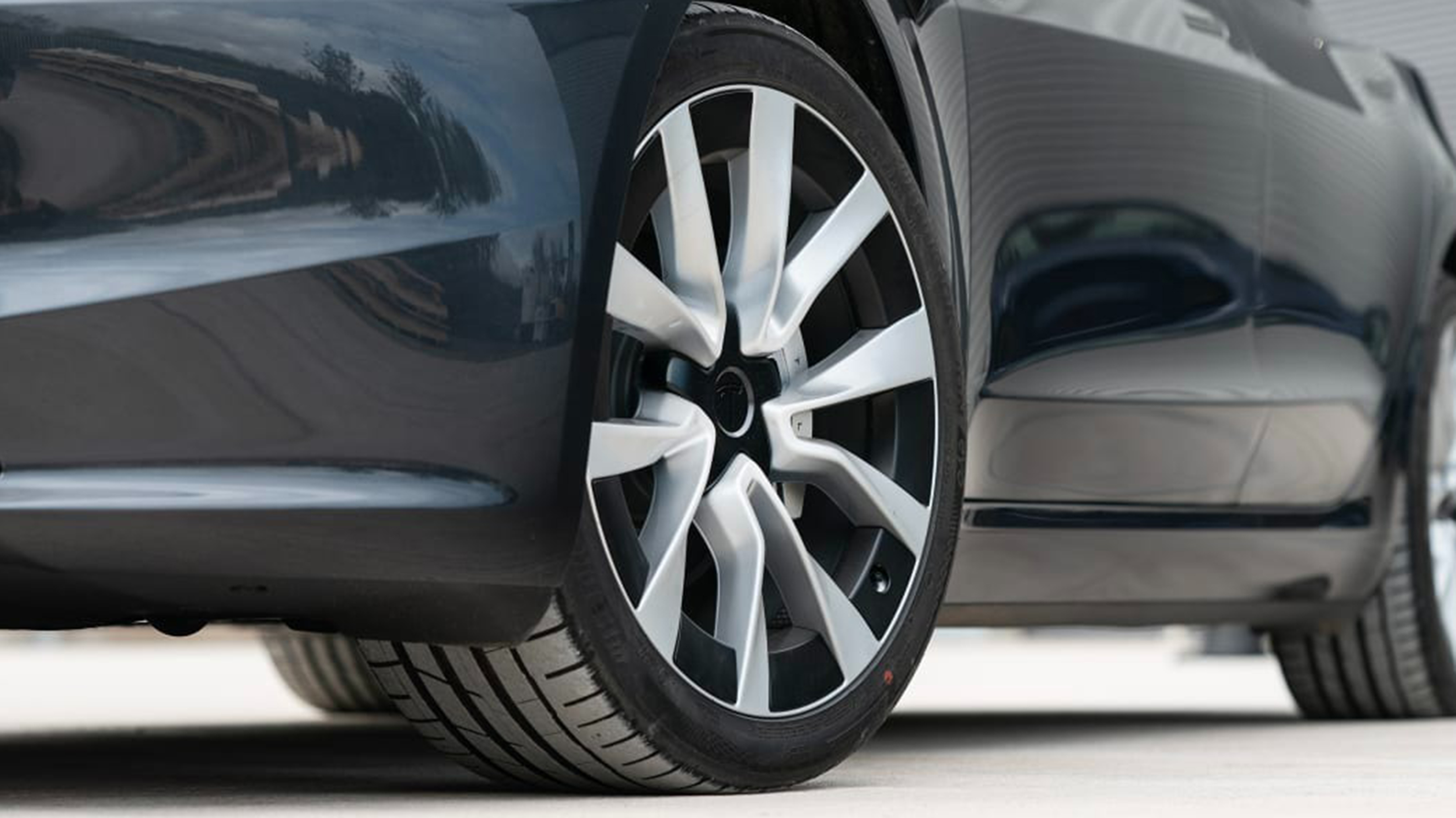 New Tesla Model 3 front wheel and tyre 