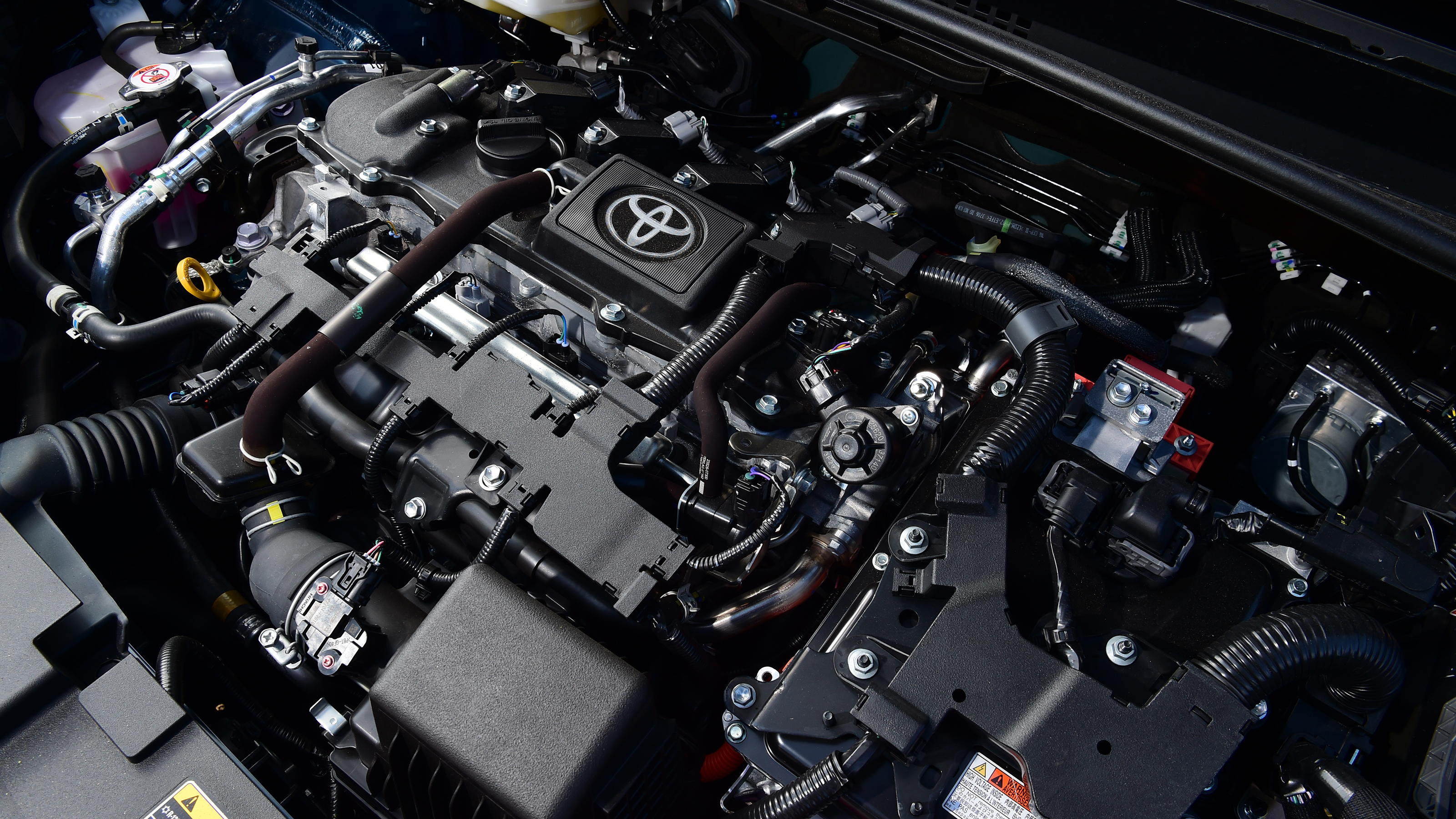 Toyota C-HR - engine bay