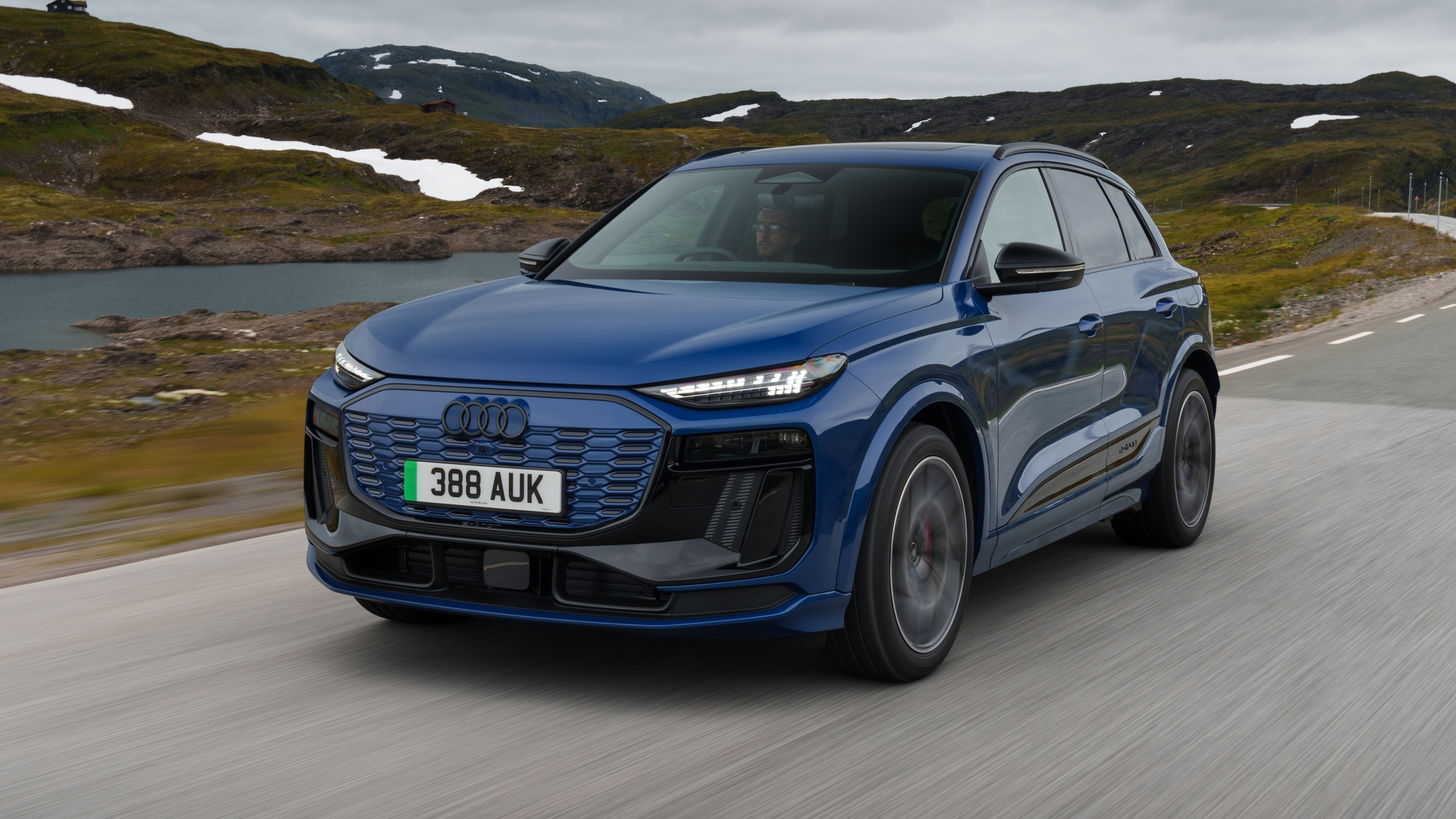 Audi Q6 e-tron - front tracking