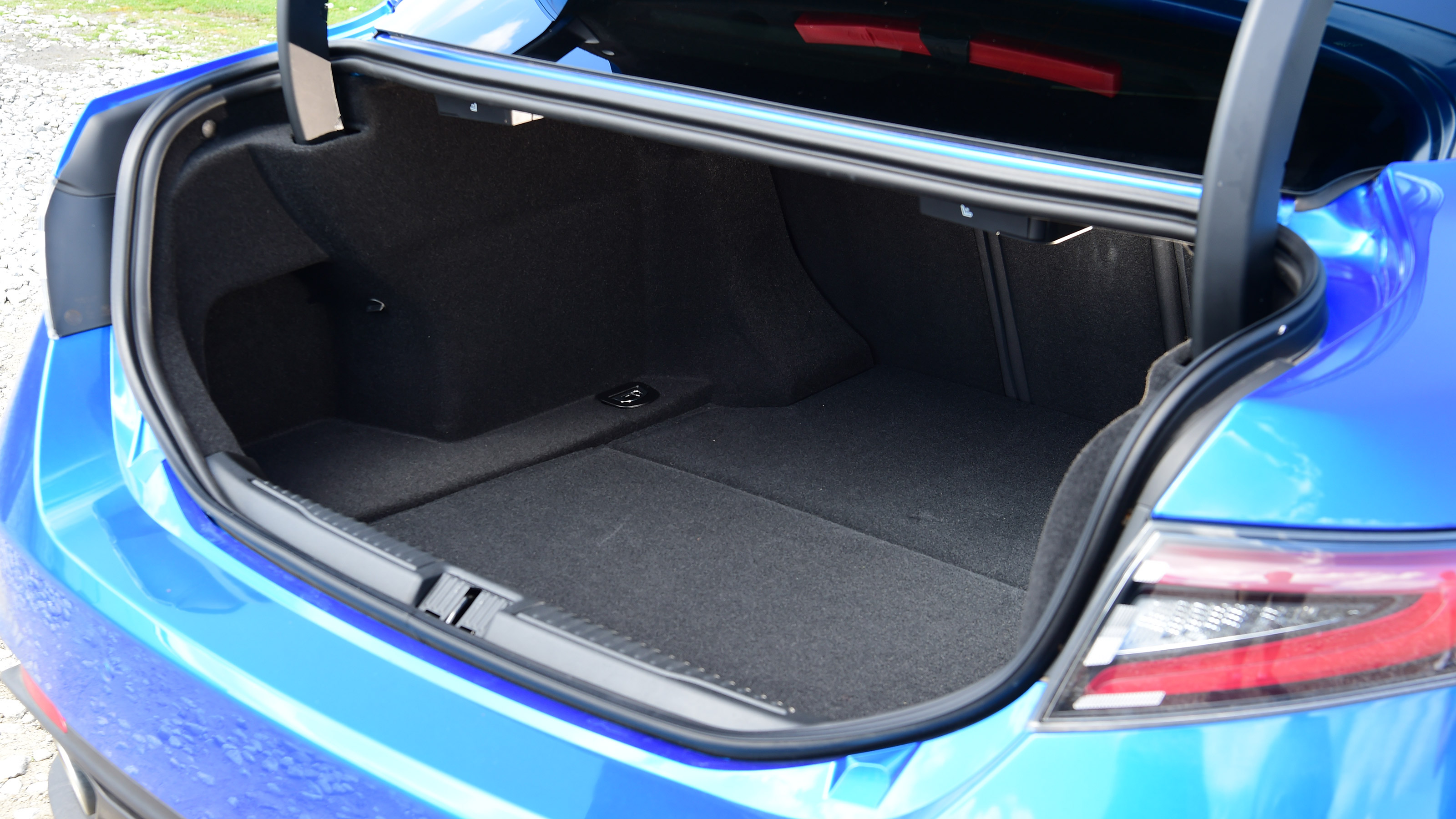 Alfa Romeo Giulia Quadrifoglio - boot