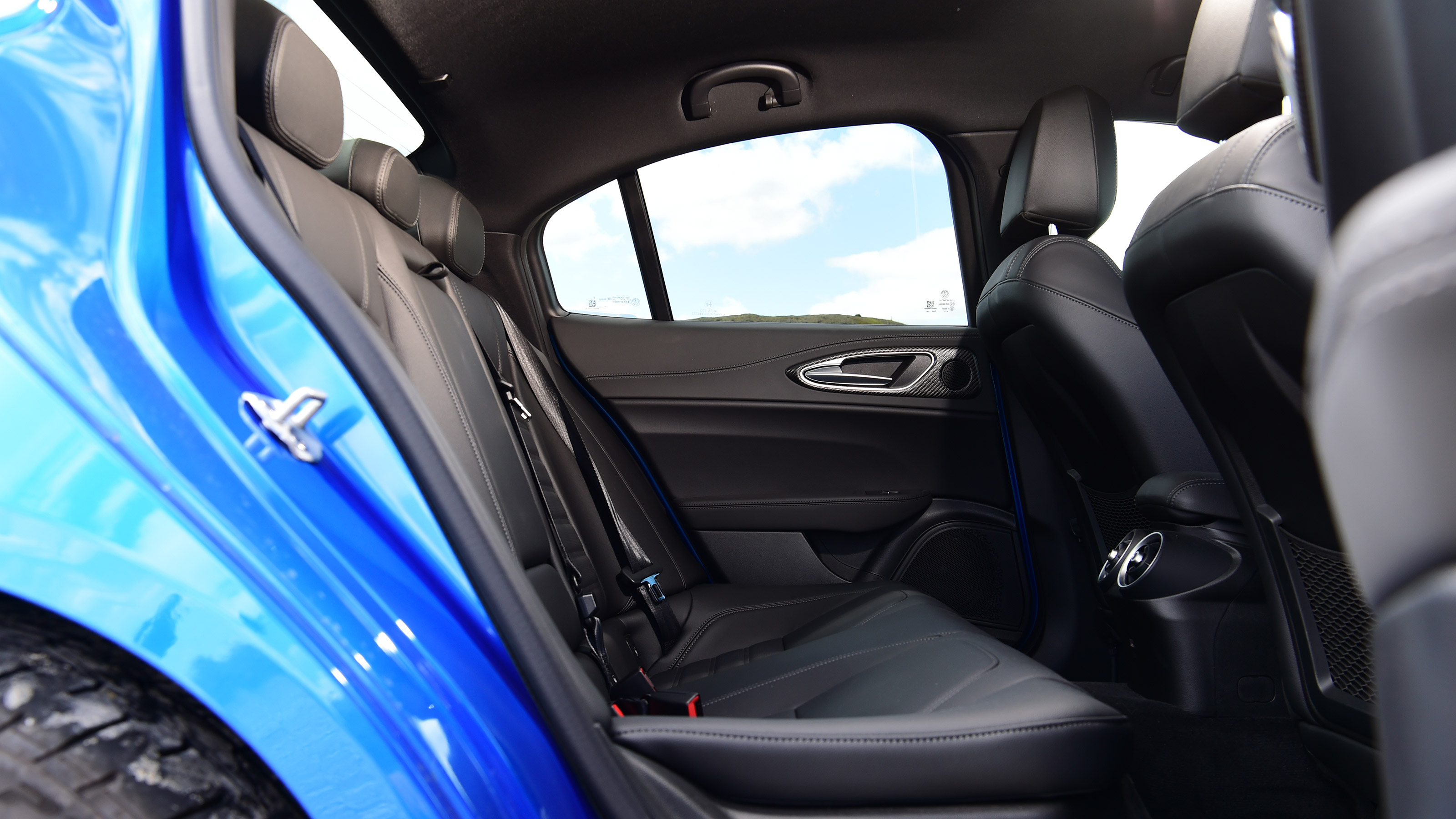 Alfa Romeo Giulia Quadrifoglio - rear seats