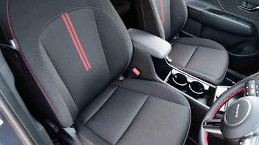 Hyundai Kona Electric - front seat detail