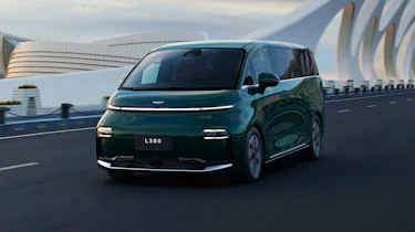 LEVC L380 - front action