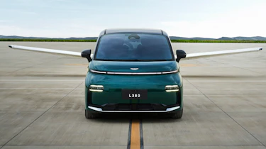 LEVC L380 - front static
