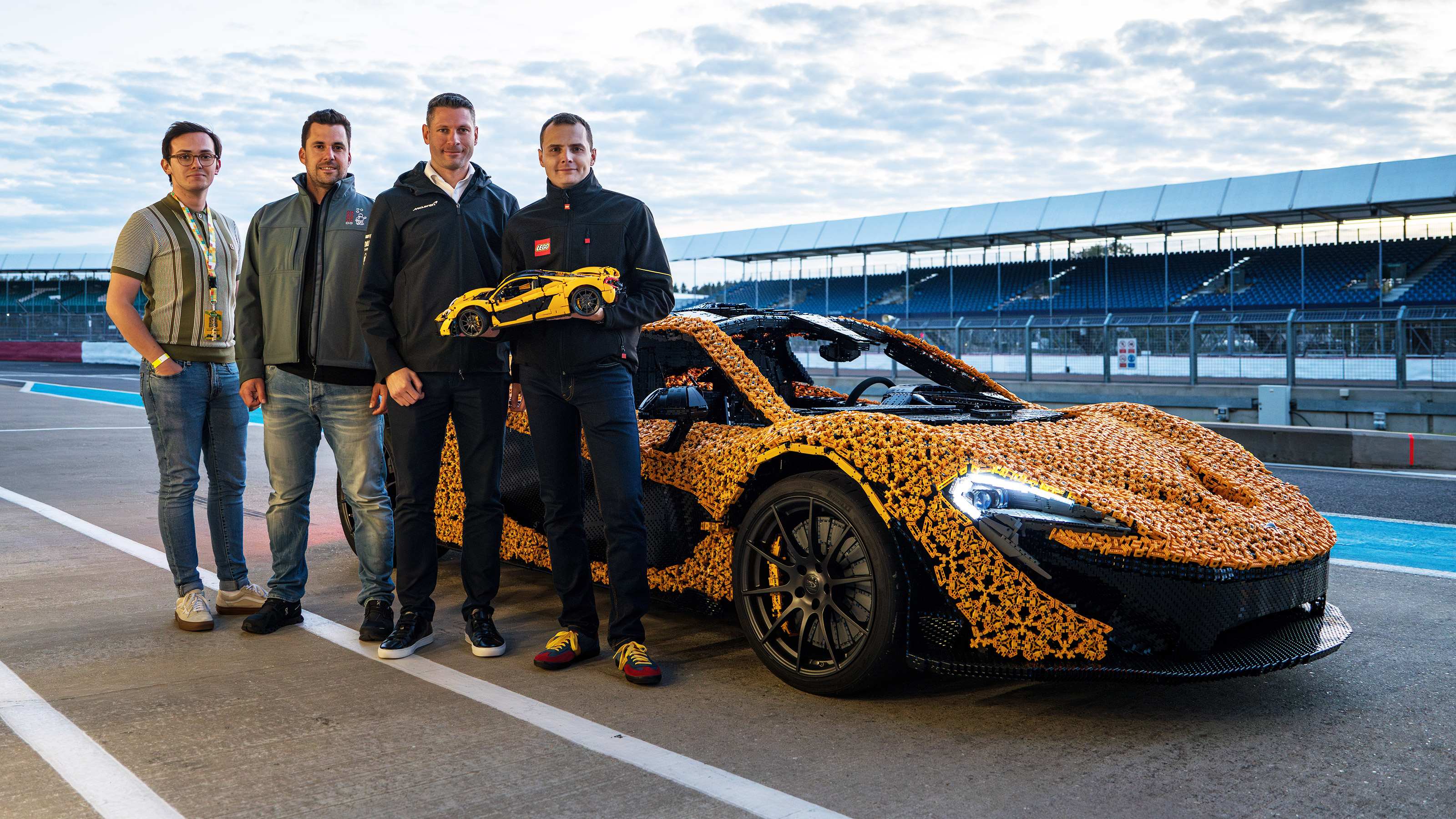 Lego McLaren P1 - team