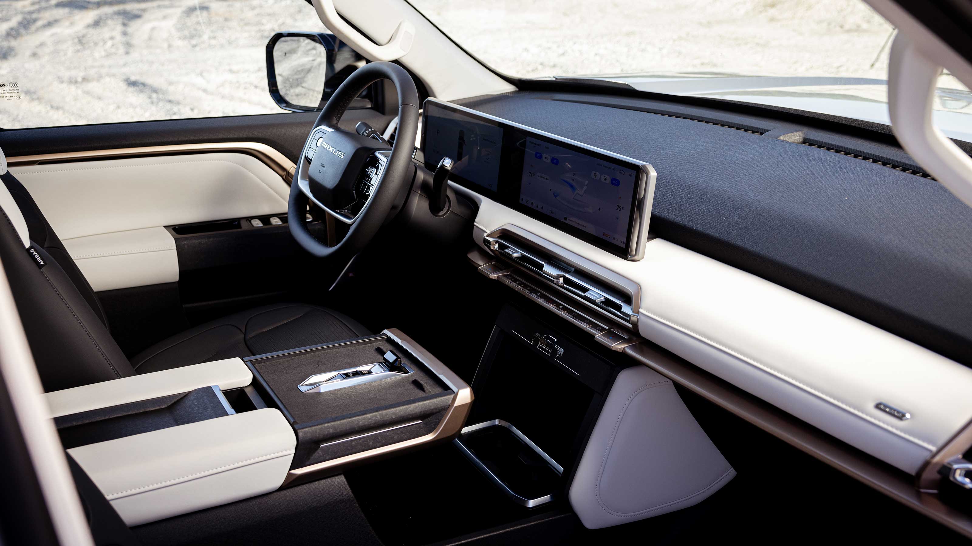 Maxus eTerron 9 - front interior overview