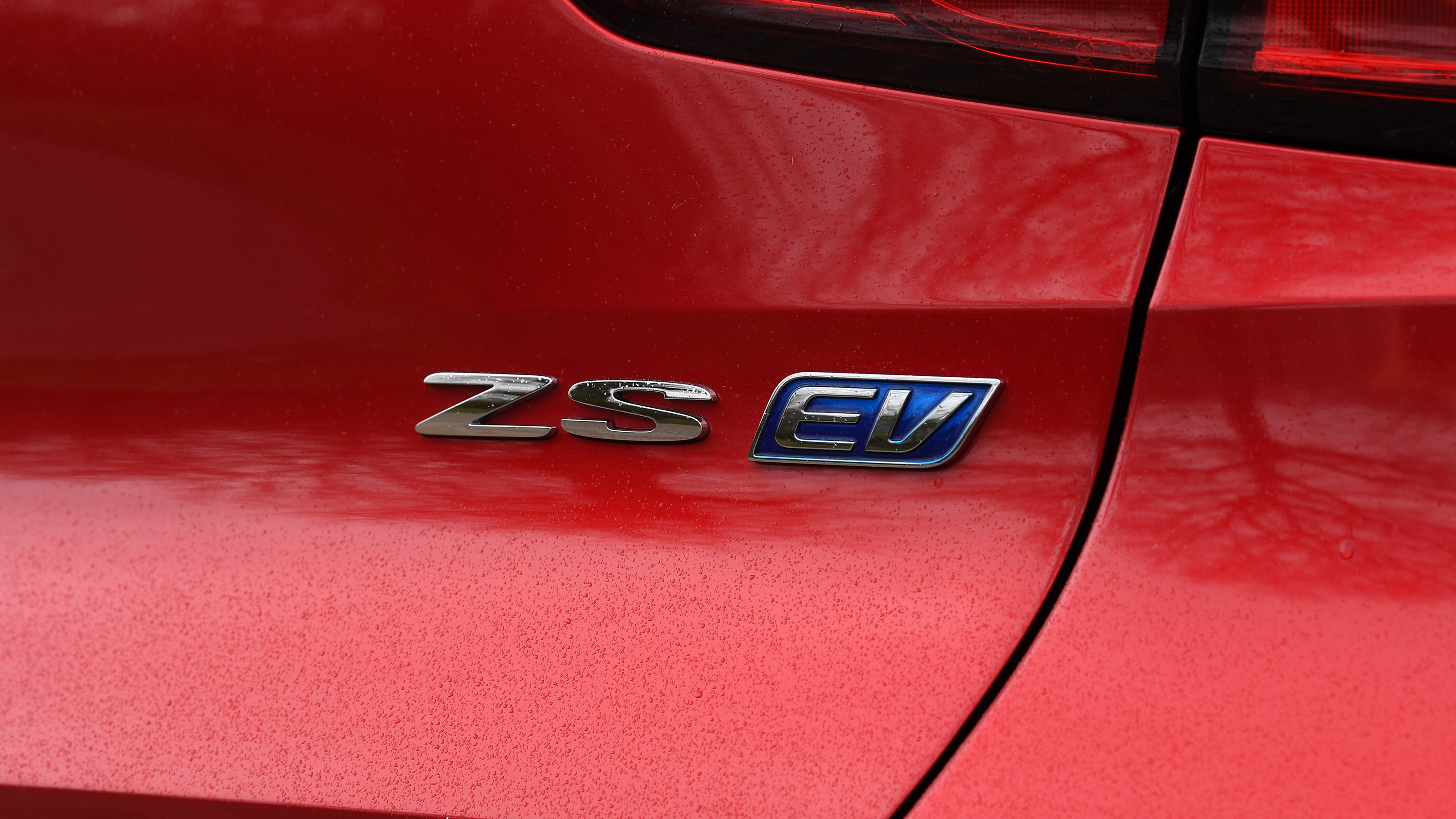 MG ZS Mk1 - rear badge