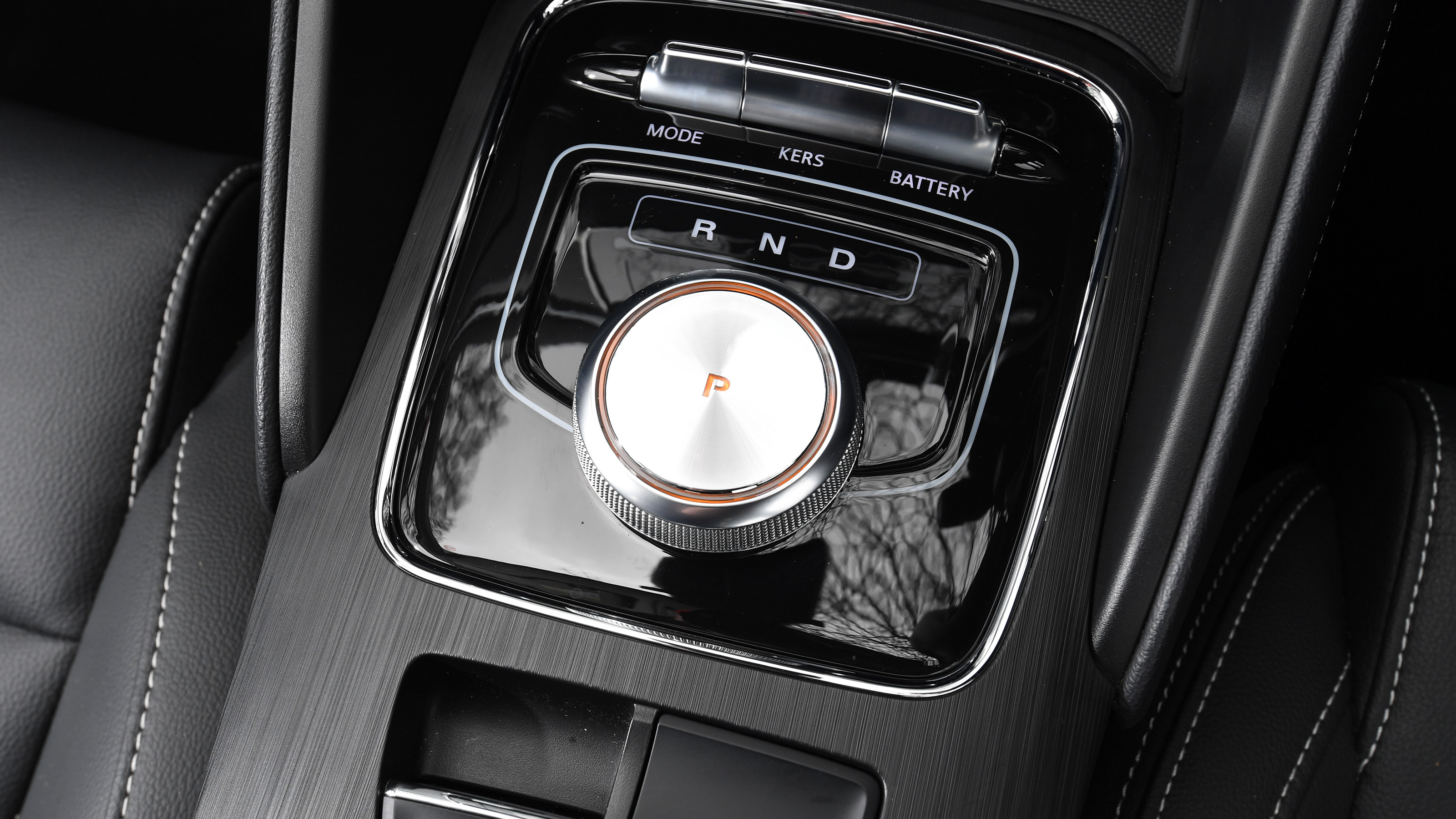 MG ZS Mk1 - centre console