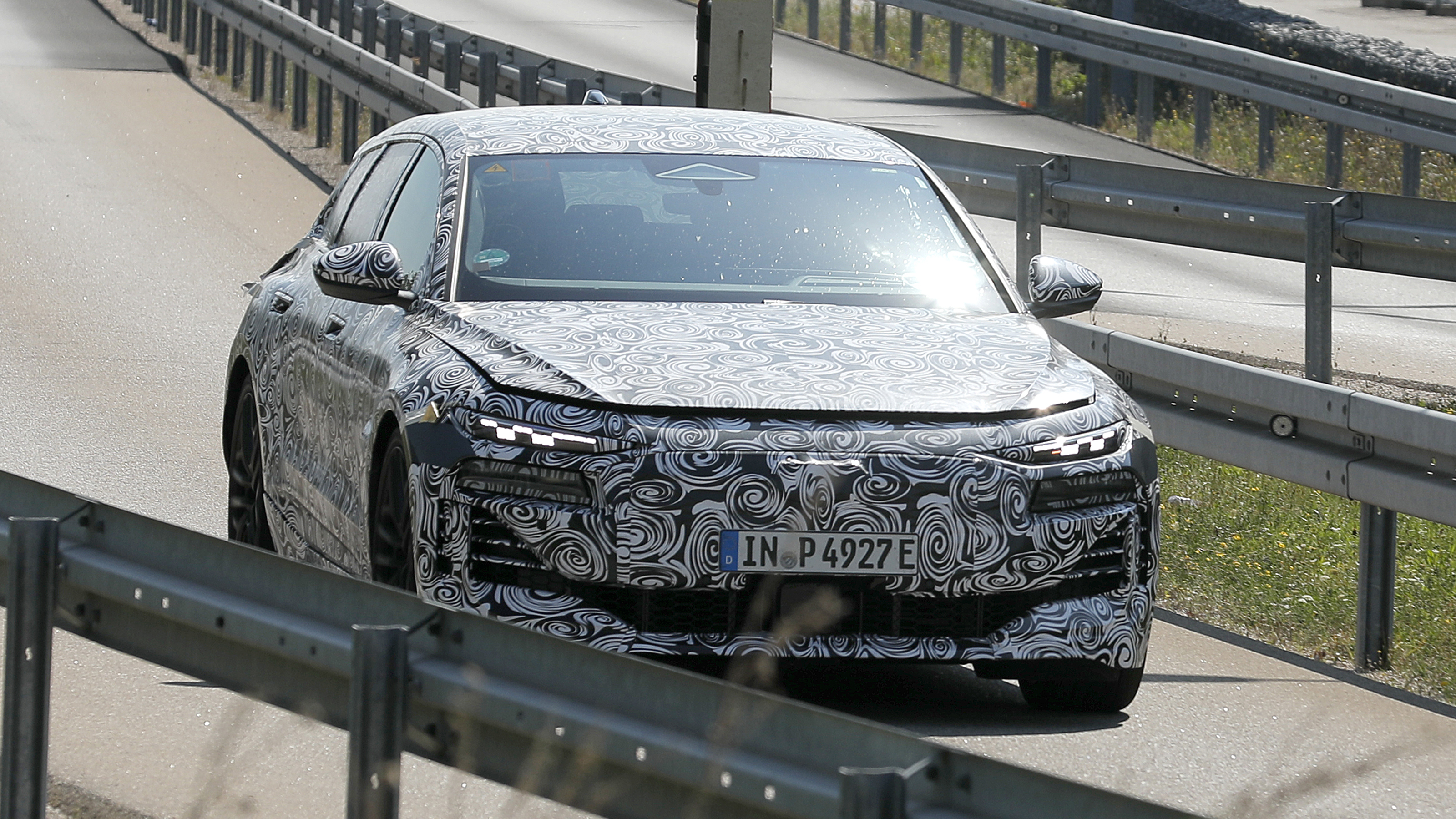 New Audi RS 6 e-tron estate - front 