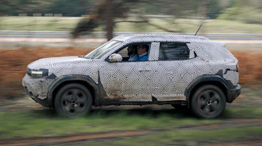 Dacia Duster - side action