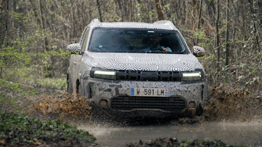 Dacia Duster Mk3 - front action