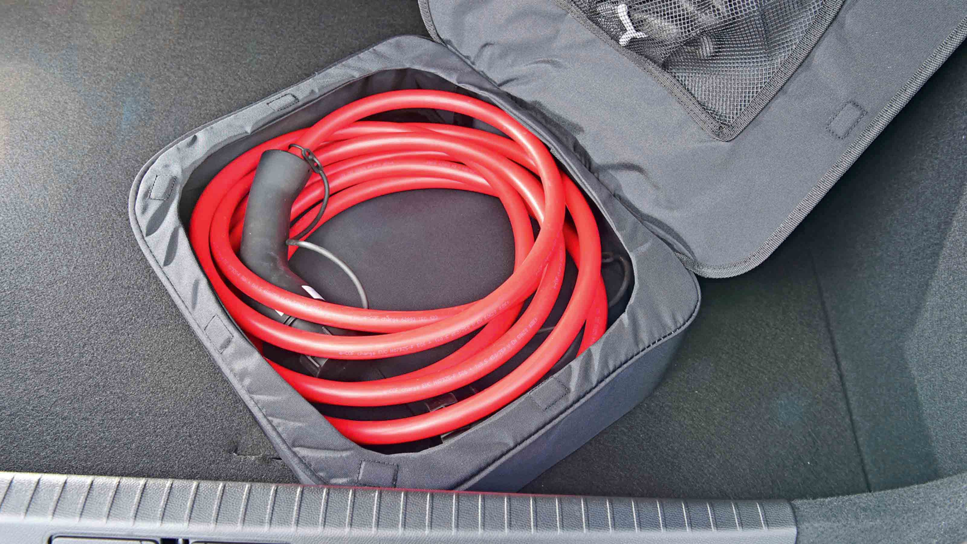 Peugeot E-208 - Type 2 charging cable