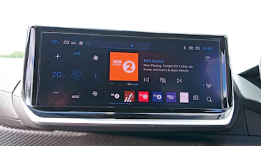 Peugeot E-208 - DAB radio screen