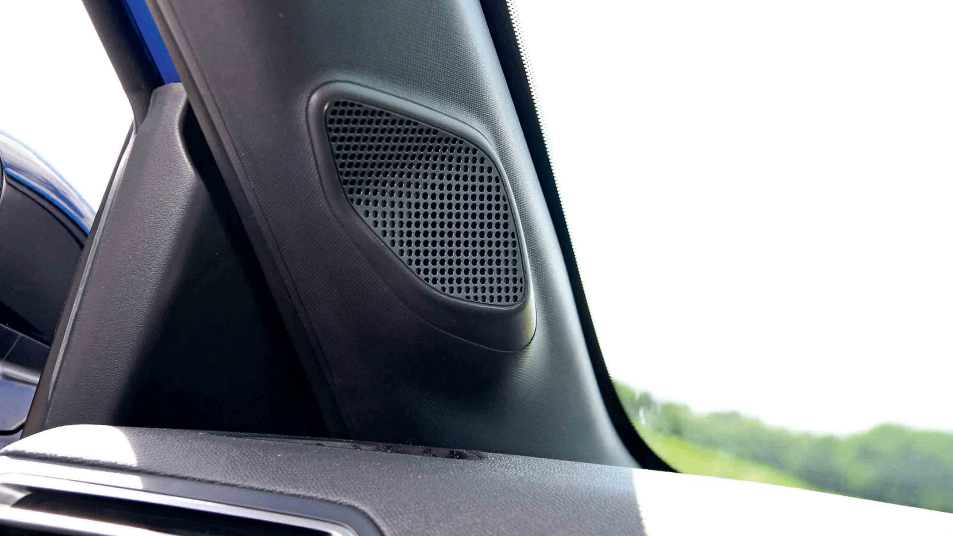 Peugeot E-208 - speaker detail