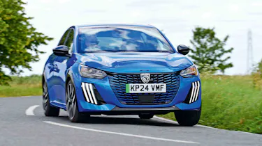 Peugeot E-208 - front cornering