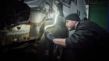Ring MAGFLEX 1000 Superflex LED utility lamp attached to a Ford Transit's wheelarch
