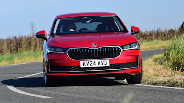 Skoda Superb - front cornering