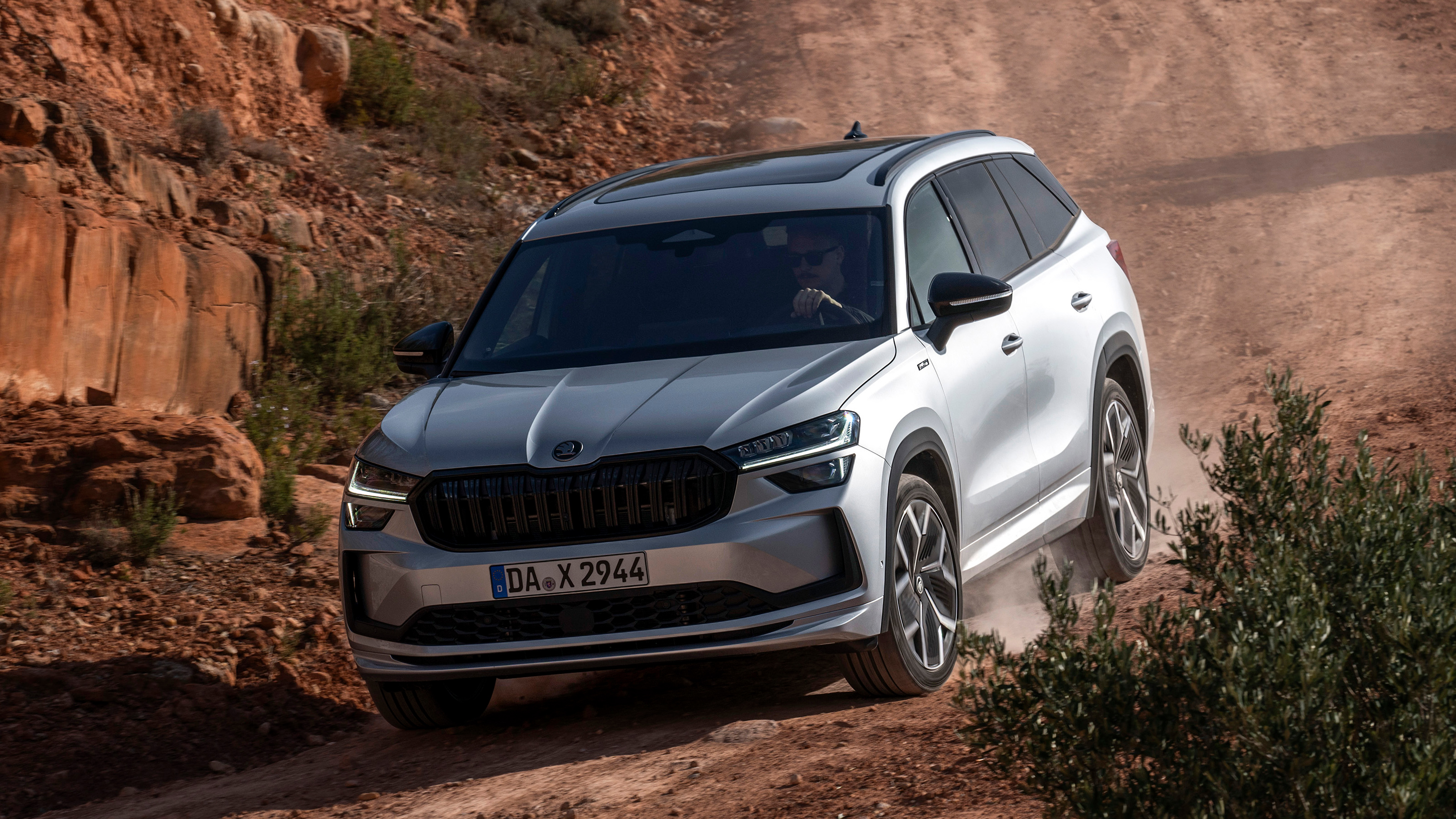 Skoda Kodiaq SportLine - front down a dirt track