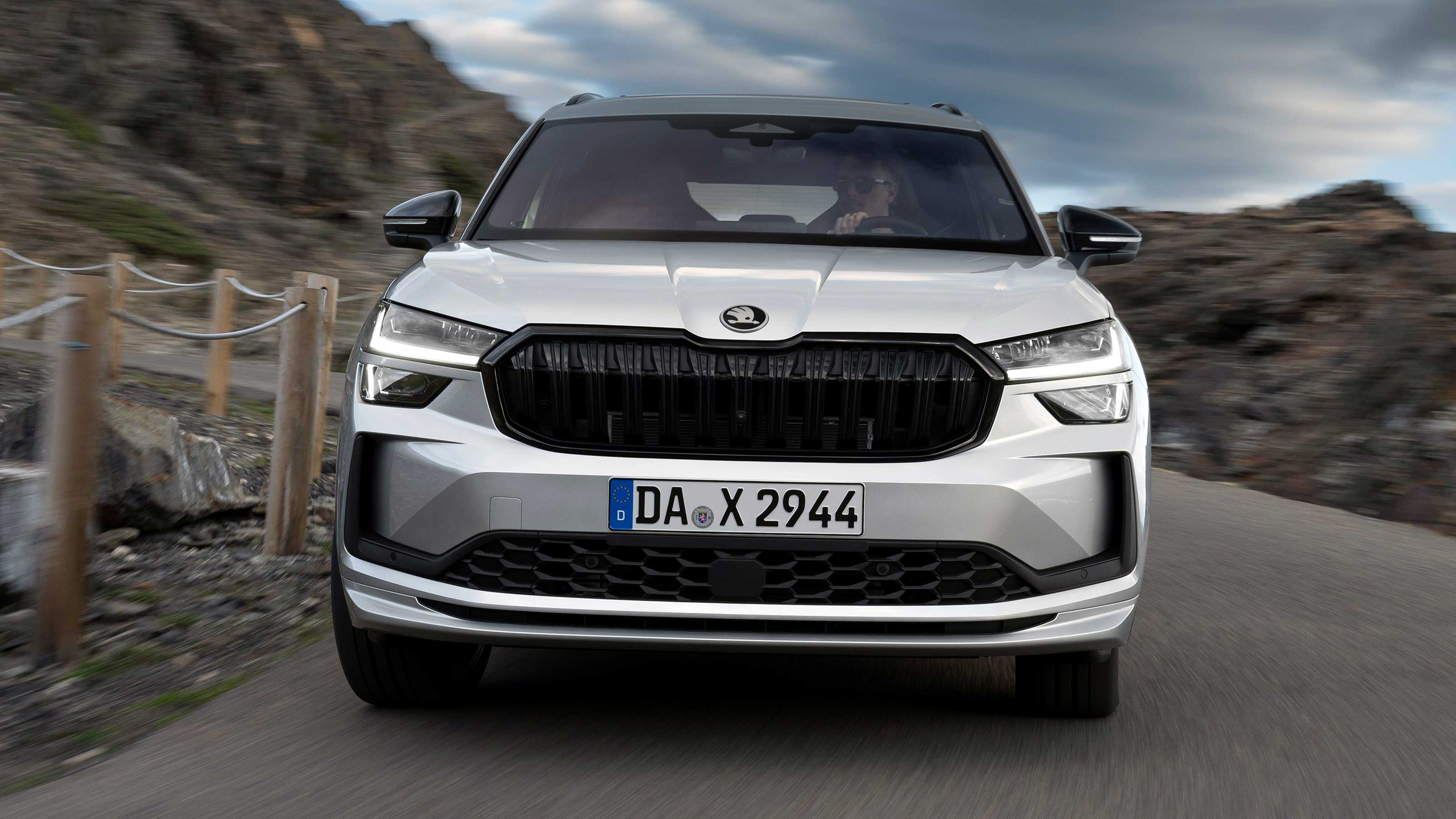 Skoda Kodiaq SportLine - front tracking