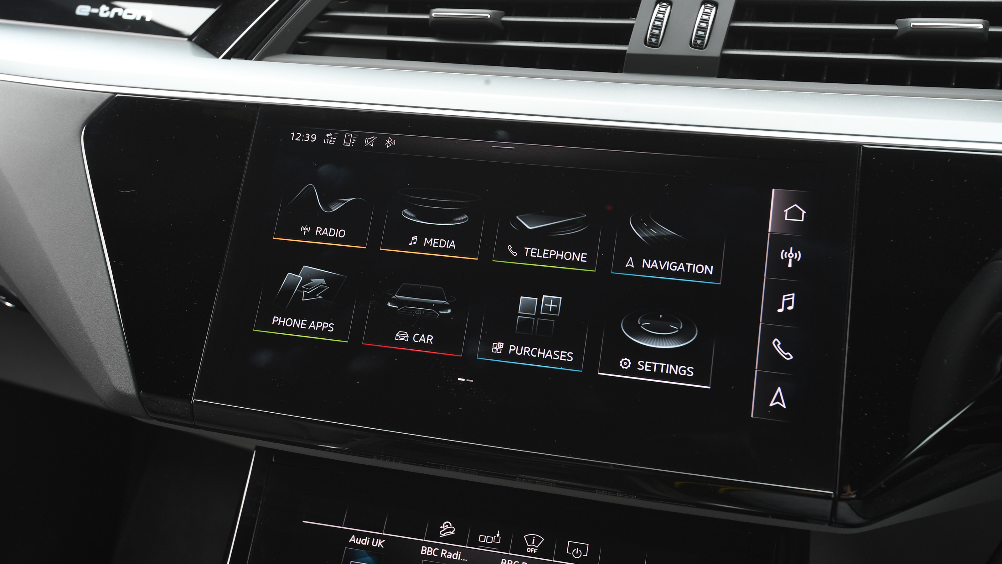 Used Audi e-tron - infotainment