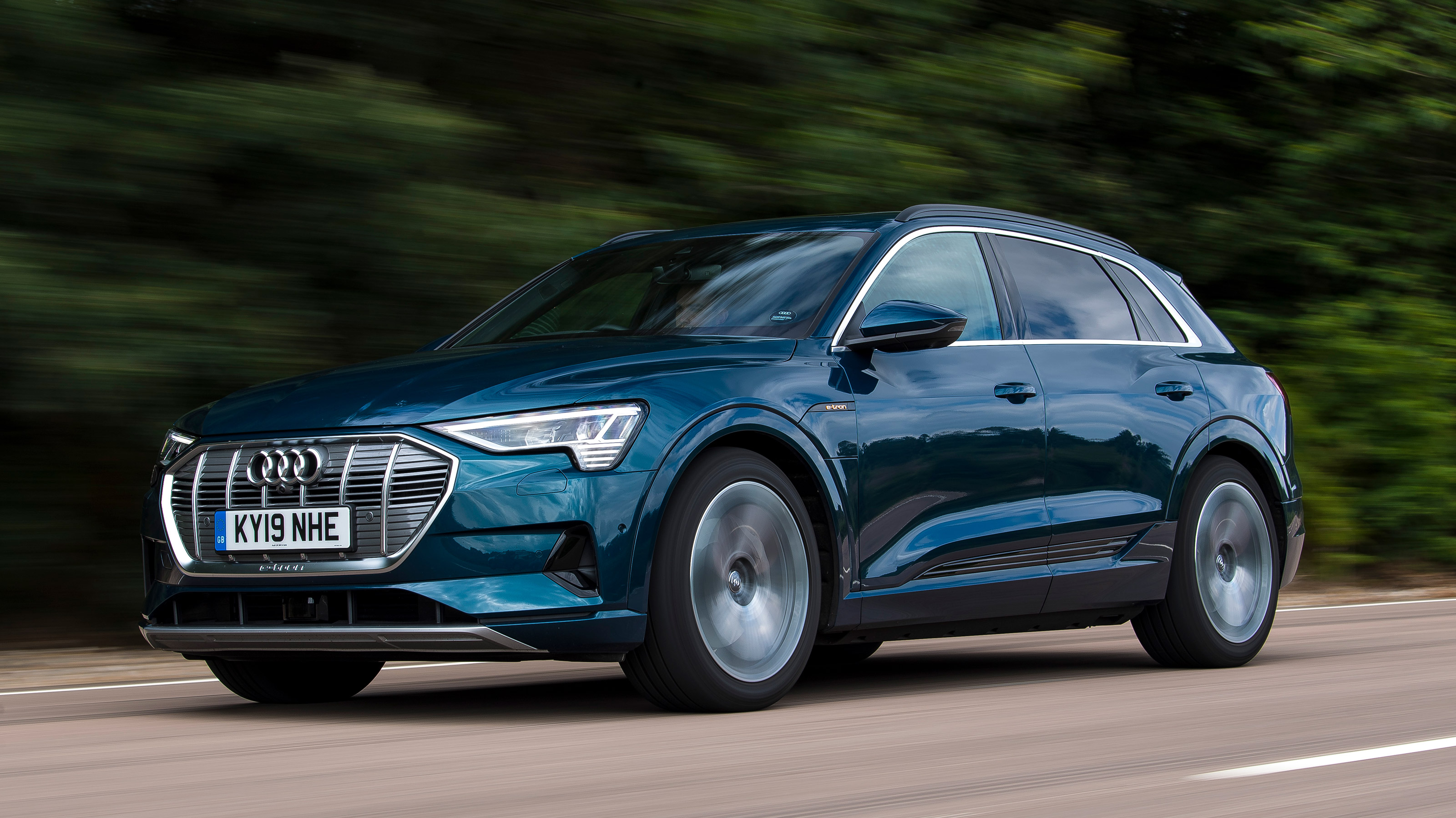 Used Audi e-tron - front action