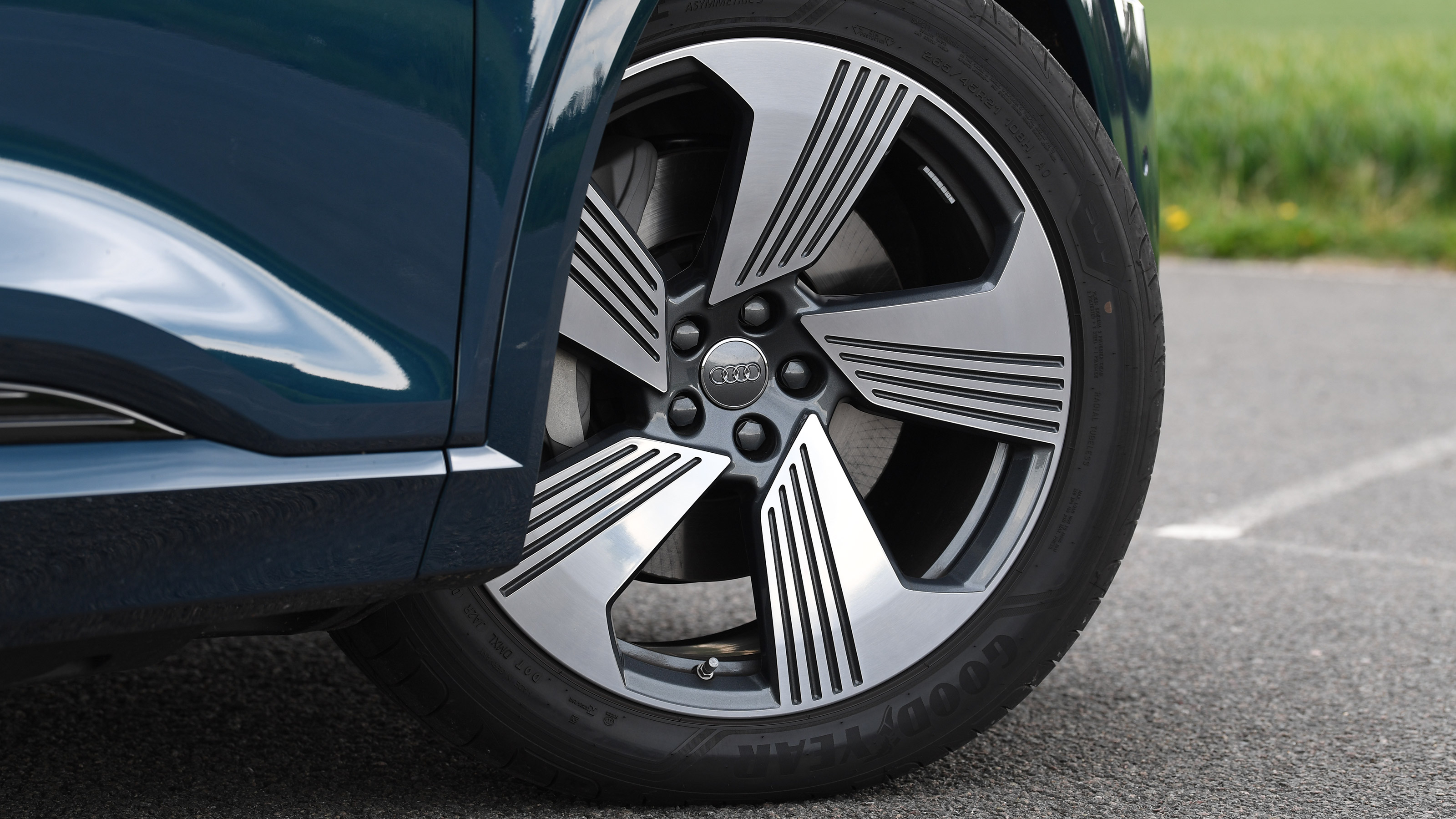 Used Audi e-tron - wheel