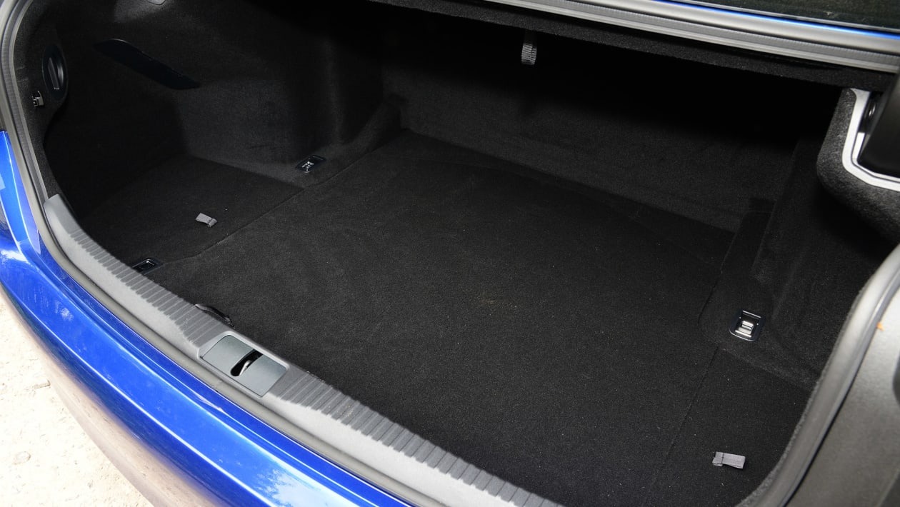 Lexus GS - boot