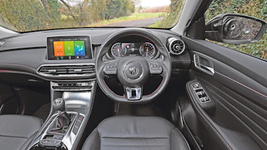 MG HS Mk1 - dash