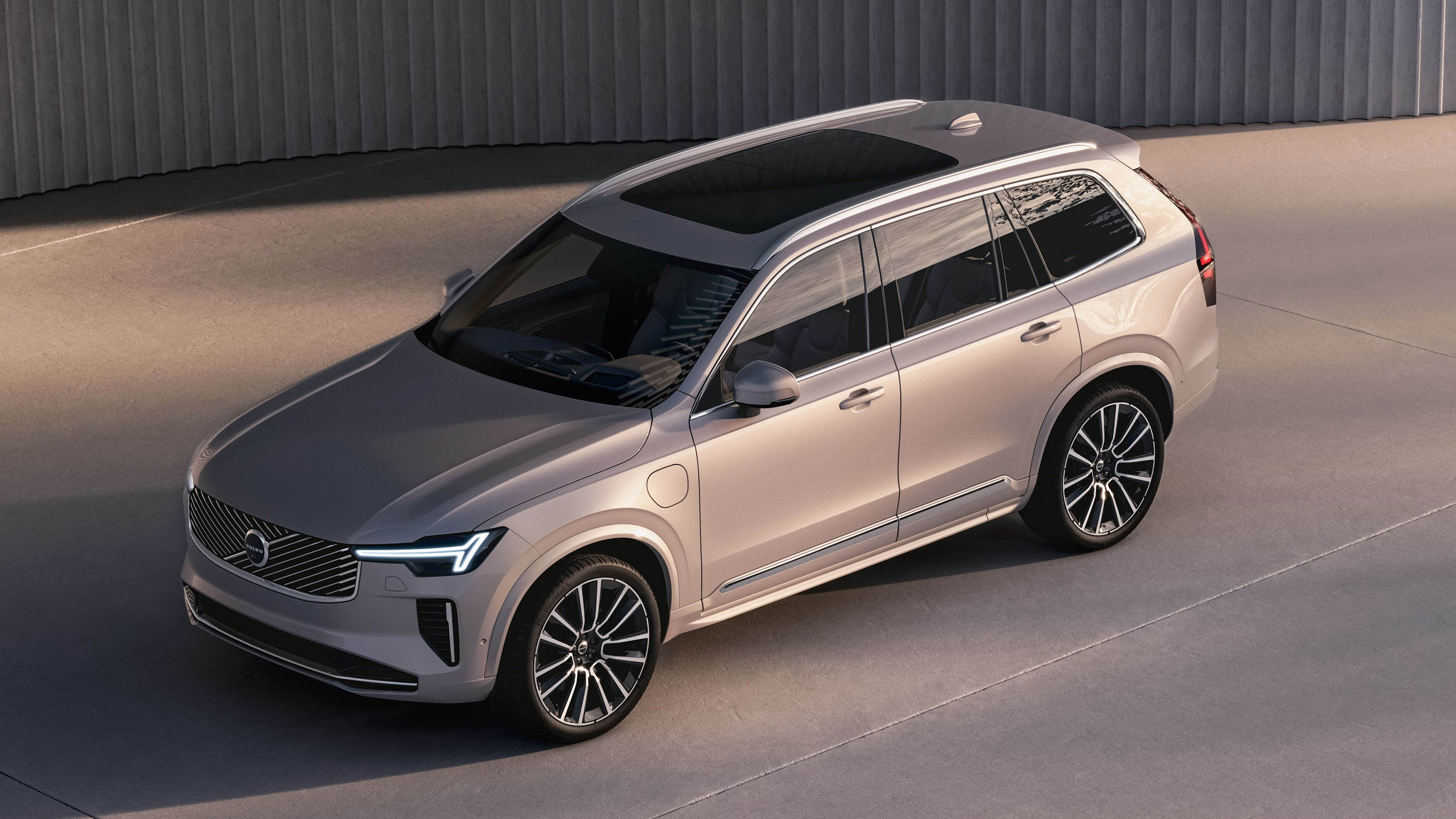 Volvo XC90 - front