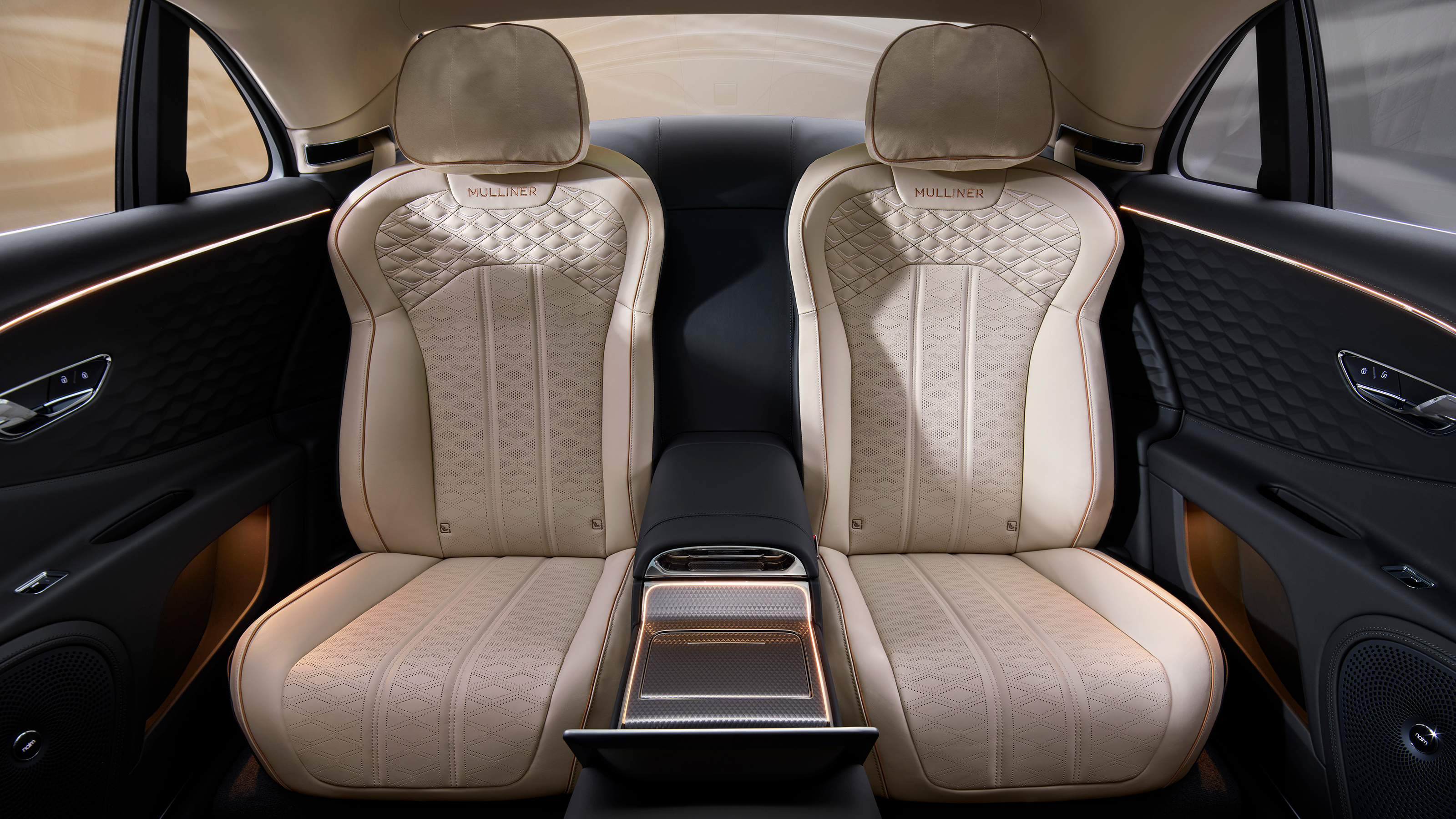 Bentley Flying Spur Mulliner - rear seats