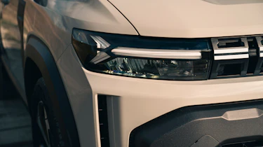 Dacia Duster Hybrid - front light
