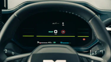 Dacia Duster Hybrid - dials