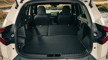 Dacia Duster Hybrid - boot seats down