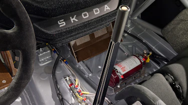Skoda Enyaq RS Race - gear-shifter and fire extinguisher