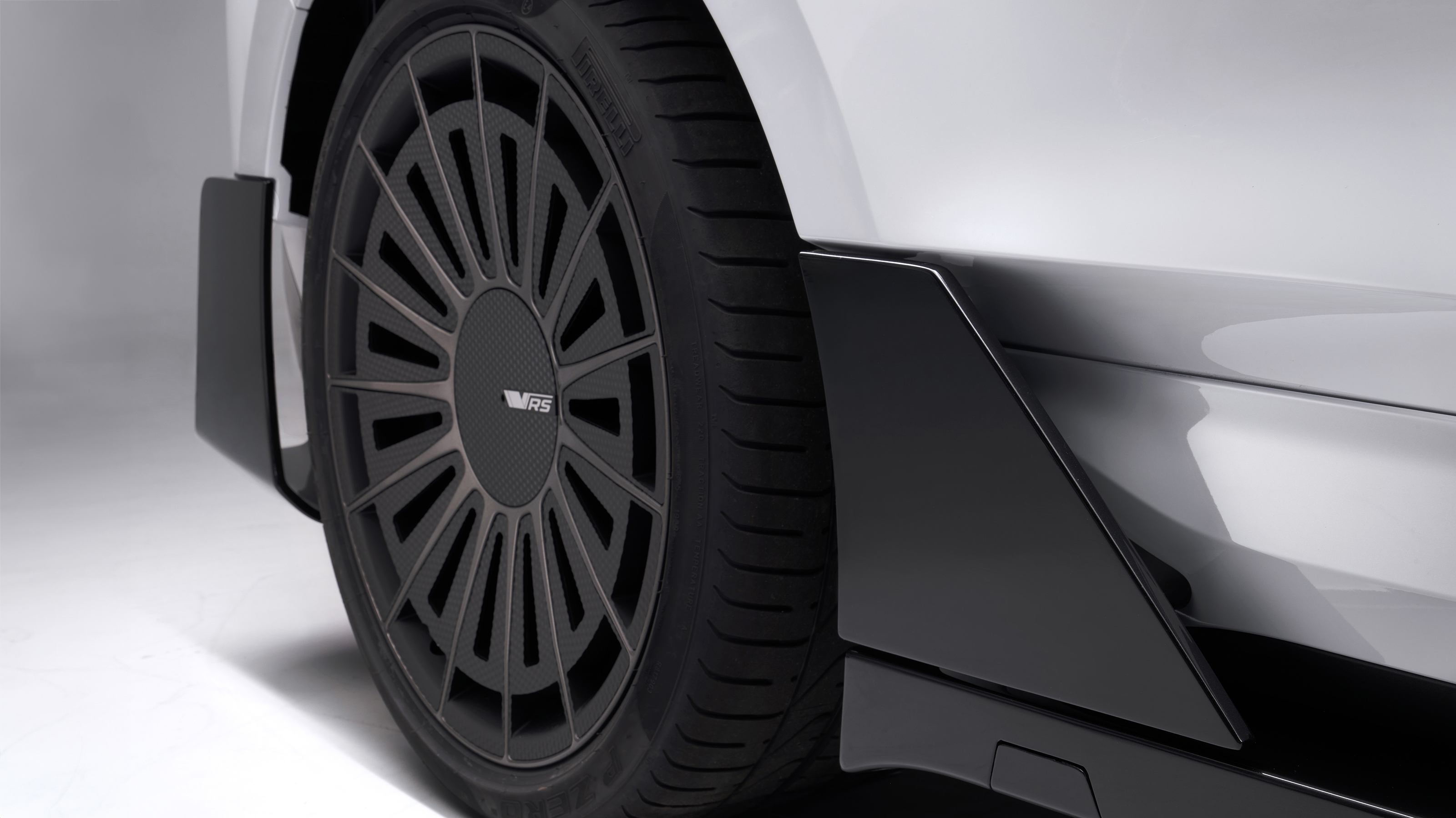 Skoda Enyaq RS Race - front wheel and side aero