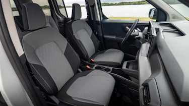 Ford E-Tourneo Courier - front seats