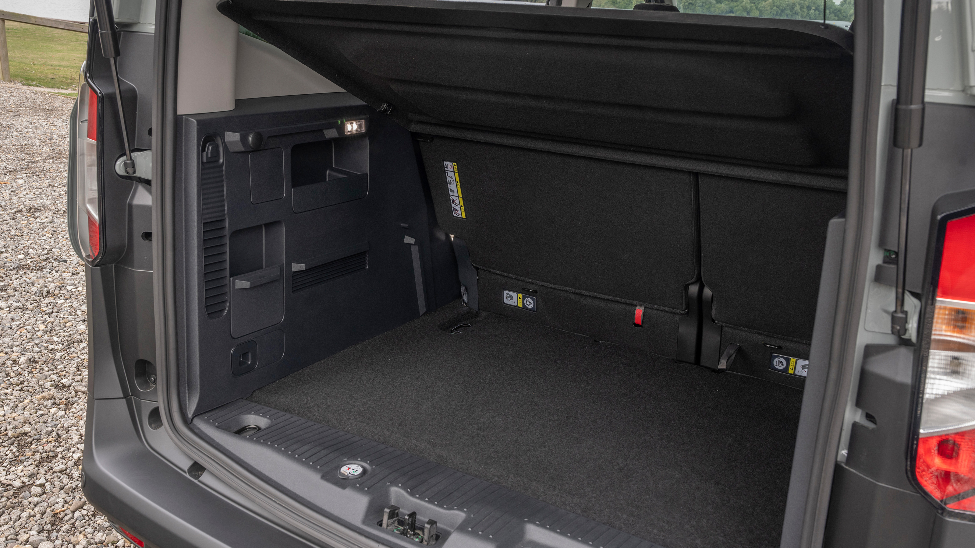 Ford E-Tourneo Courier - boot