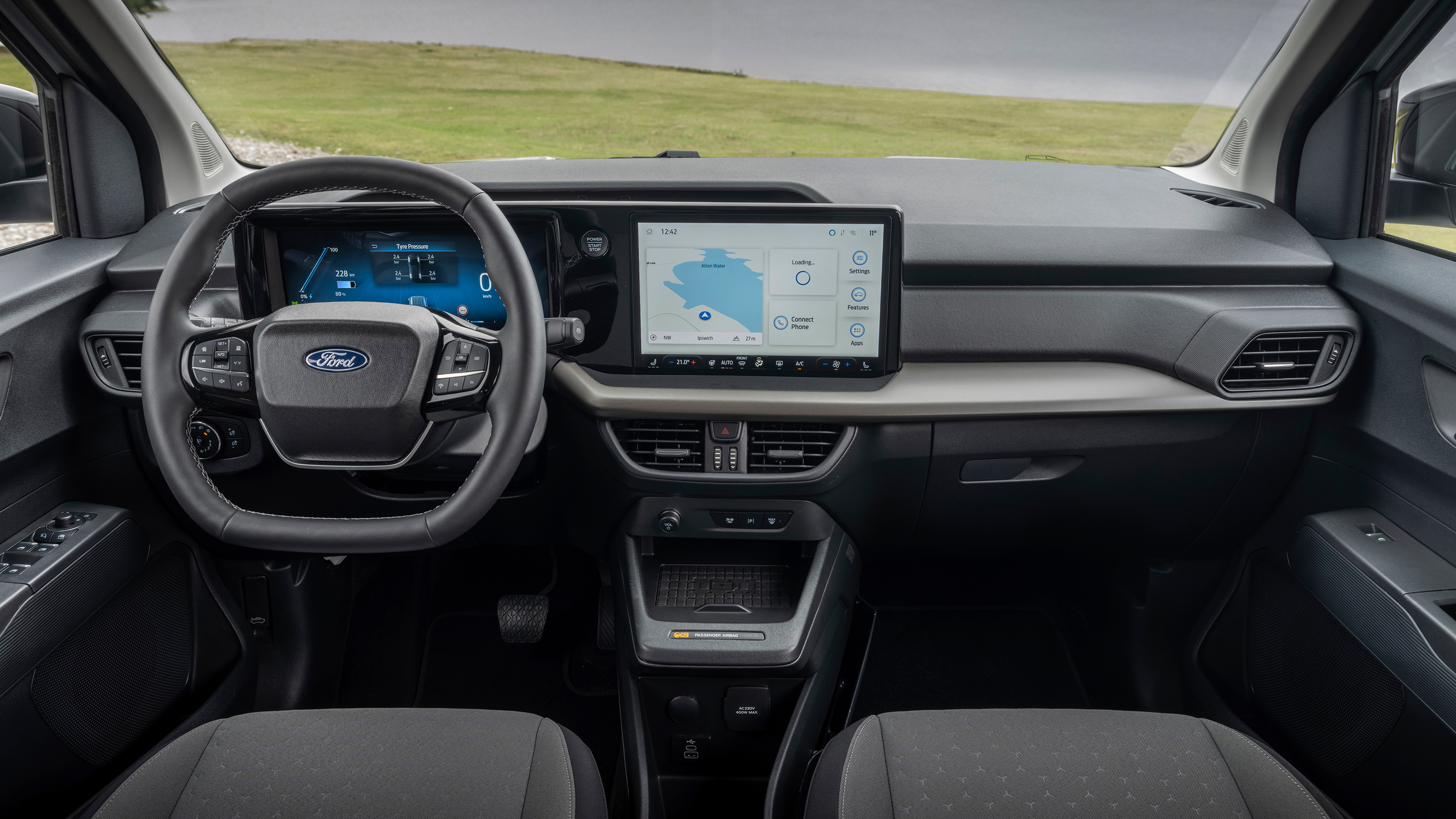 Ford E-Tourneo Courier - dashboard