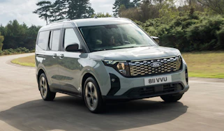 Ford E-Tourneo Courier - front tracking